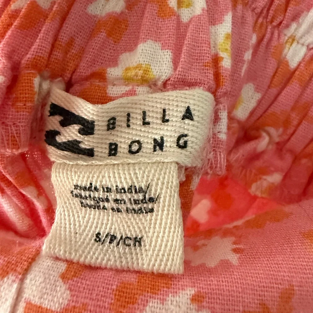 Billabong NWT Women's Pink Floral Shorts size small - Picture 3 of 4